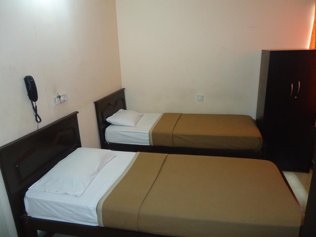 Sri Sai Comforts Hotel Bangalore Esterno foto