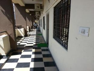 Sri Sai Comforts Hotel Bangalore Esterno foto